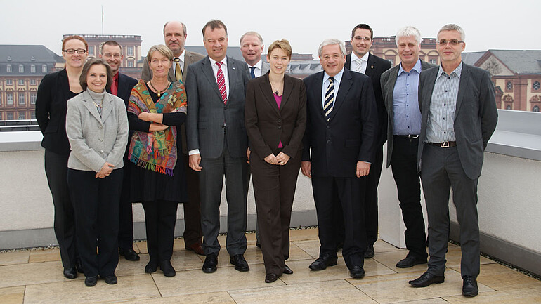 Das Präsidium der IHK Rhein-Neckar mit Andrea Lindlohr, Wolfgang Raufelder, Dr. Kai Schmidt-Eisenlohr und Charlotte Schneidewind-Hartnagel auf der Dachterrasse der IHK Rhein-Neckar in Mannheim